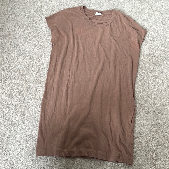 Community (Aritzia) T-shirt Dress with pockets - Picture 1 of 4